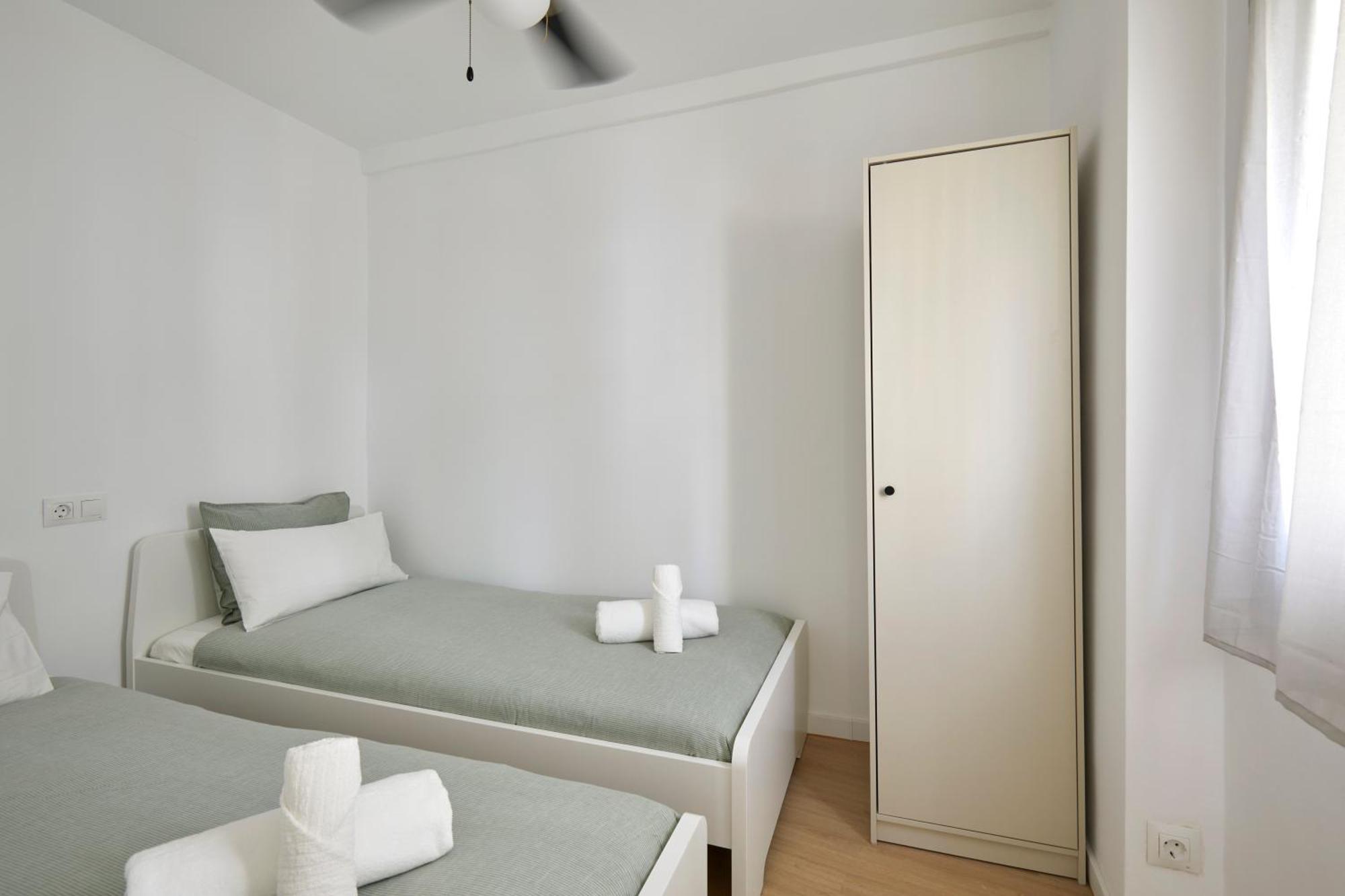 17 Nice Apartment Next To El Molino Барселона Экстерьер фото